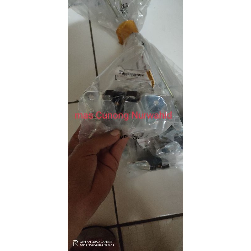 Door Lock Bagasi Asli Mitsubishi Kuda