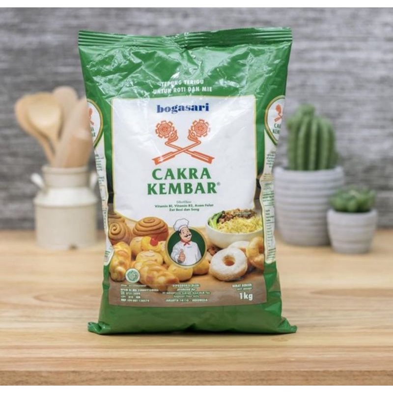 

Tepung Terigu Cakra Kembar Bogasari Kemasa 1 Kg