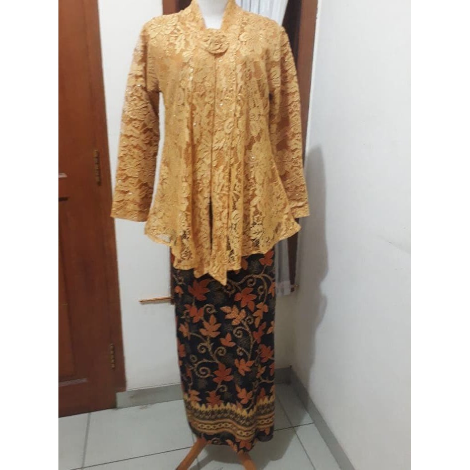 Setelan baju Kebaya Modern Floy Brokat