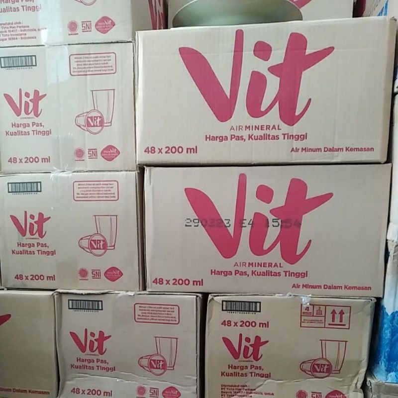 

Air minum mineral merek Vit 200ml*48pcs gelas