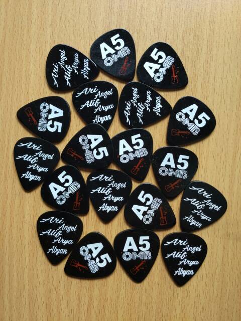 Pick Gitar Custom Request Nama (50biji) Ukuran 1.5mm &amp;,2mm