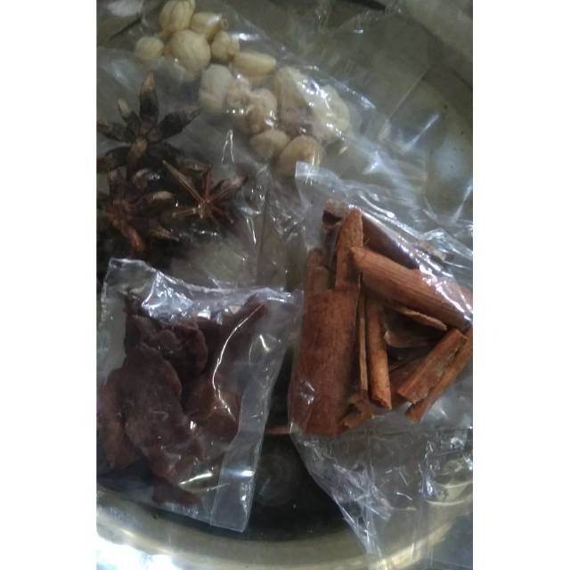 

PASAR HASAN | Kayu Manis / Ketumbar / Bunga Lawang / Kapulaga / Merica / Cengkeh / Jinten / Biji Pala / Asam Potong / Asam Kandis | Bumbu Rempah