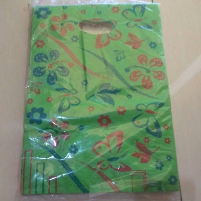 

Plastik kemasan warna motif uk 40x30 isi 100 pcs