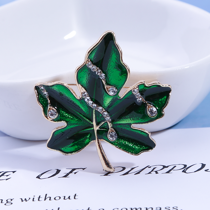 Bros Pin Enamel Bentuk Bunga Lily Warna Hijau Untuk Wanita