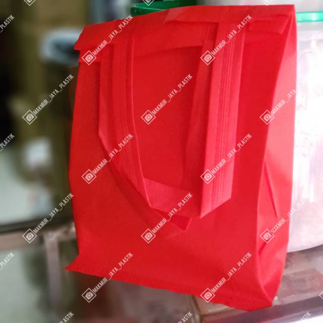 

TAS BINGKISAN KAIN SPUNBOUND POLOS 30 X 40 X 10 ISI 12 PC