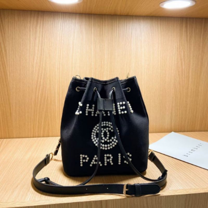 Tas wanita serut branded import EBv F29509