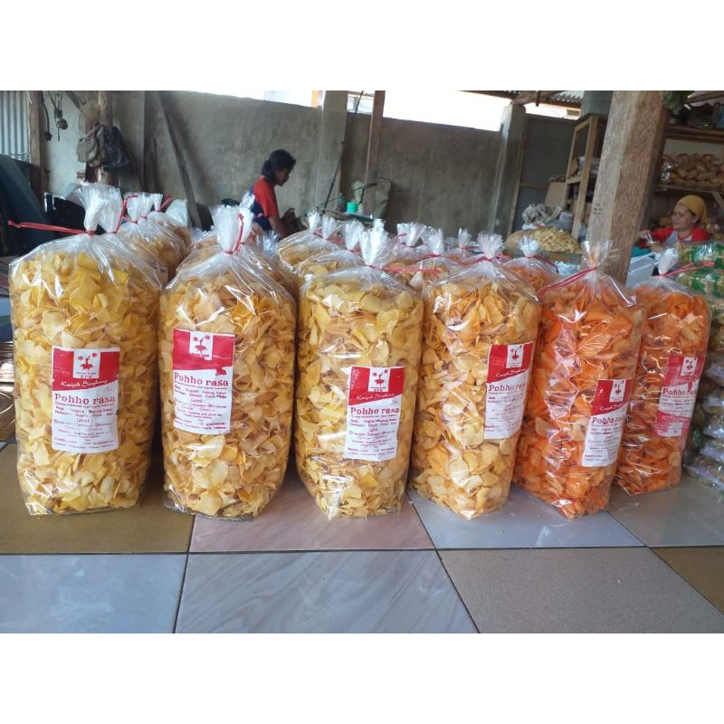 

Cemilan keripik singkong