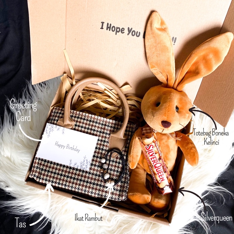 [B5454]GIFT BOX TOTEBAG BONEKA TAS CEWEK DAN COKLAT/HADIAH ULANG TAHUN/HAMPERS LEBARAN/HAMPERS RAMADHAN/KADO PACAR/KADO TAS CEWEK/KADO TOTEBAG BELANJA CEWEK/KADO WEDDING/KADO WISUDA