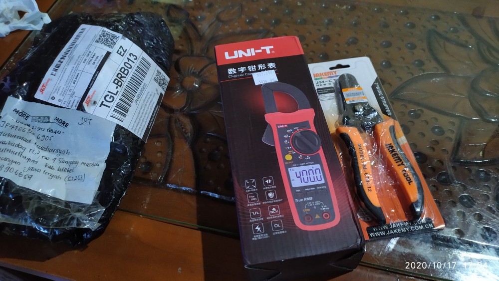 Uni-t Ut202a+ Ut 202a+ Clamp Meter Multimeter Digital Clamp Tang Ampere Ac 400a 600v