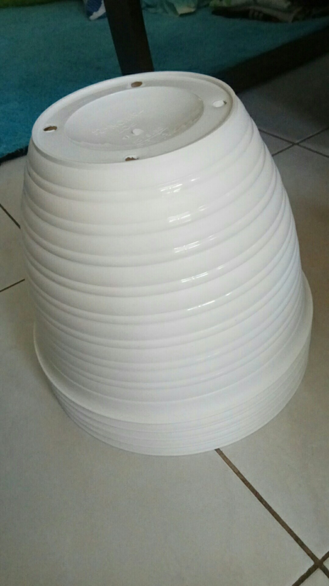 Pot Bunga Tanaman Motif Tawon Putih 24 Cm - Tawon Asli