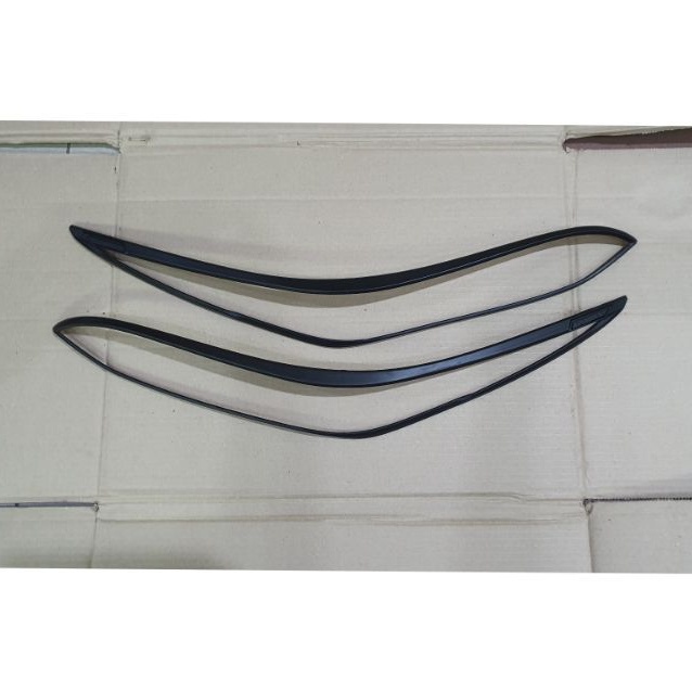 garnish lampu depan  fortuner 2021 hitam