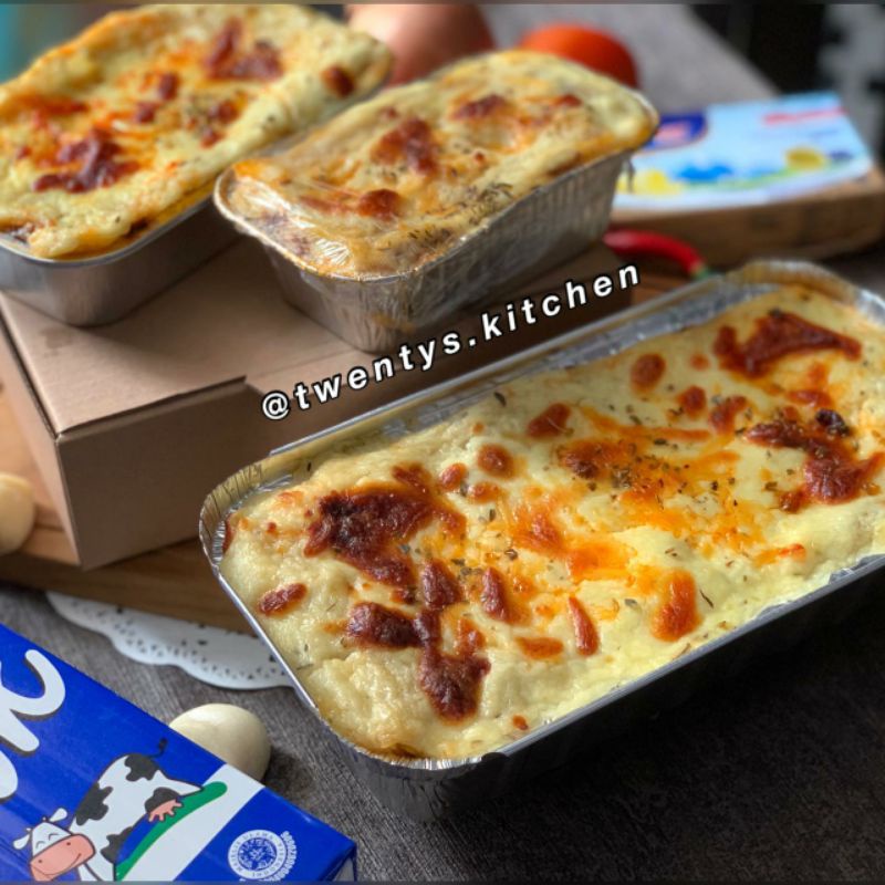 

Beef Lasagna/ Classic Beef Laaagna/ Premium Beef Lasagna Family SIze 20x20x5 (1500gr)