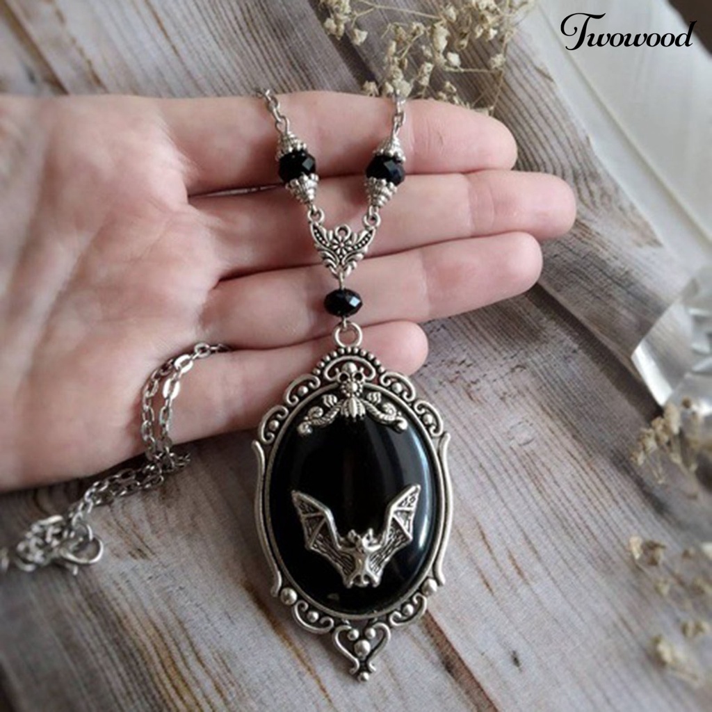 Twowood Vintage Pendant Necklace Exquisite Gothic Halloween Bat Necklace for Party