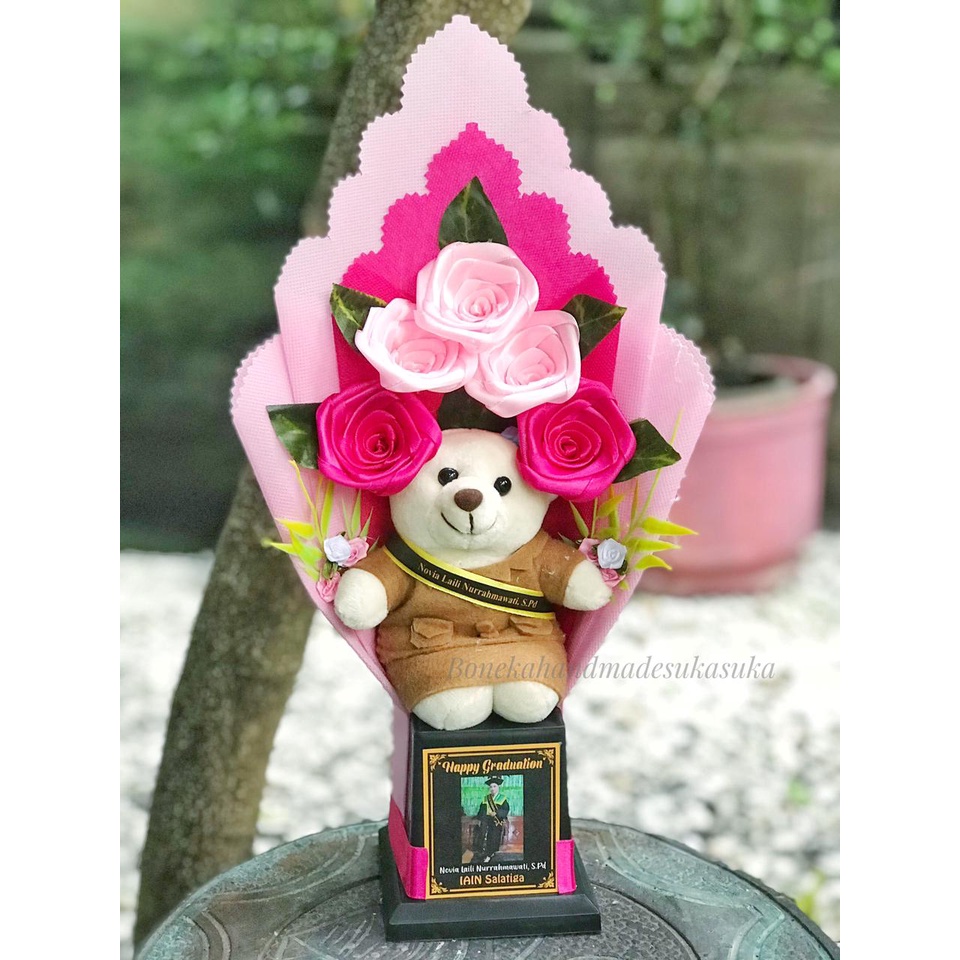 BONEKA PROFESI | KADO WISUDA | KADO GURU | free custom + free kartu ucapan + buket piala uk.38cm