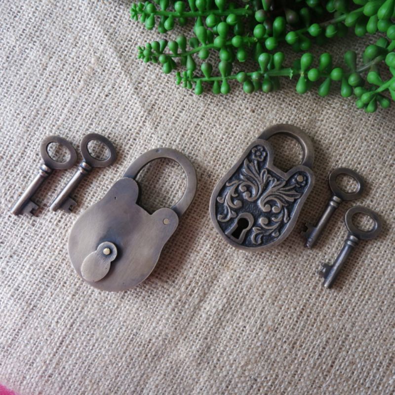 GEMBOK SET KUNINGAN MODEL UKIRAN DAN POLOSAN PENGAMAN PAJANGAN KOLEKSI BARANG ANTIK AKSESORIS RUMAH