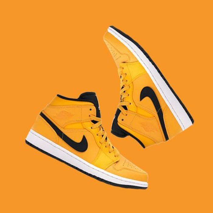 air jordan 1 mid university gold black