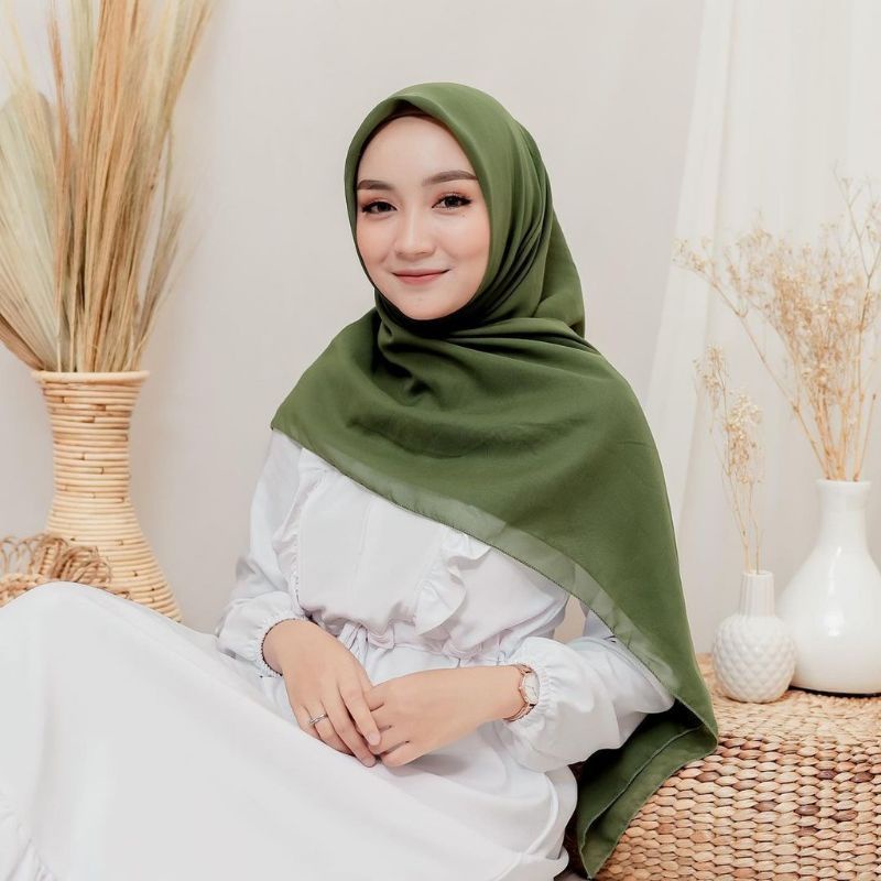 TERLARISSS!!!! HIJAB SEGIEMPAT BELLASQUARE POLLYCOTON [110×110 cm]