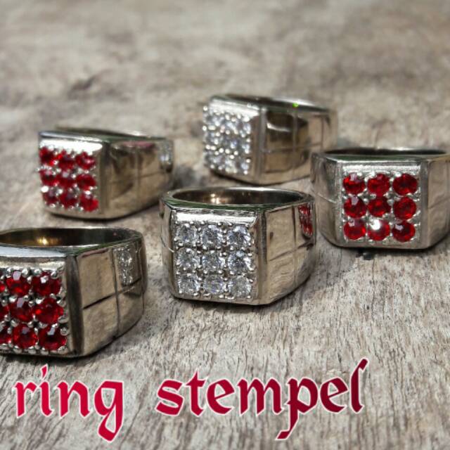 

Stempel ring zircon merah dan putih.