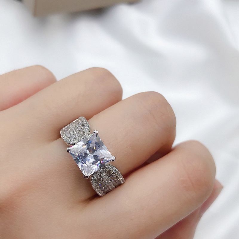 Cincin Wanita Hias Cubic Zirconia Bentuk Persegi Gaya Mewah Untuk Pernikahan / Pesta / Pengantin