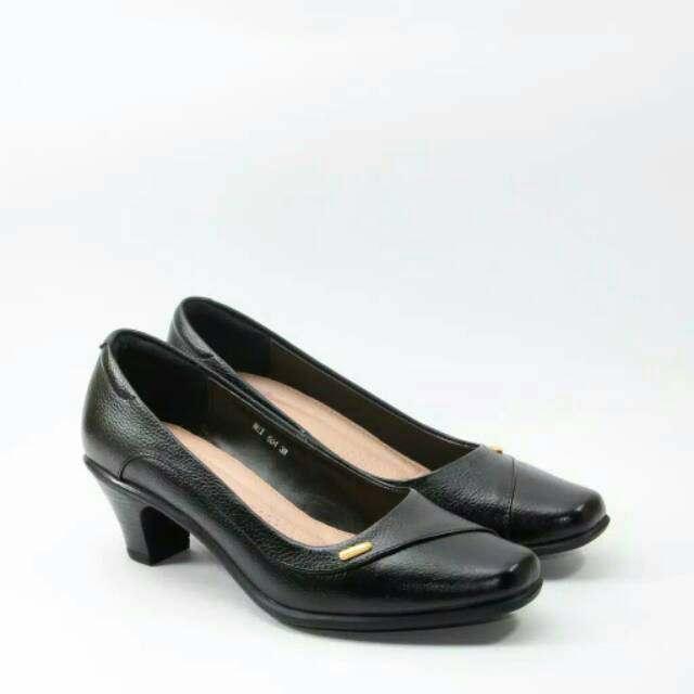 Sepatu sensitive black kulit