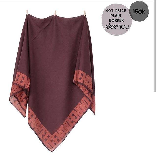 Plain Border Maroon by Deenay