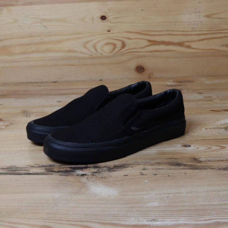 VANS SLIP ON ALL BLACK