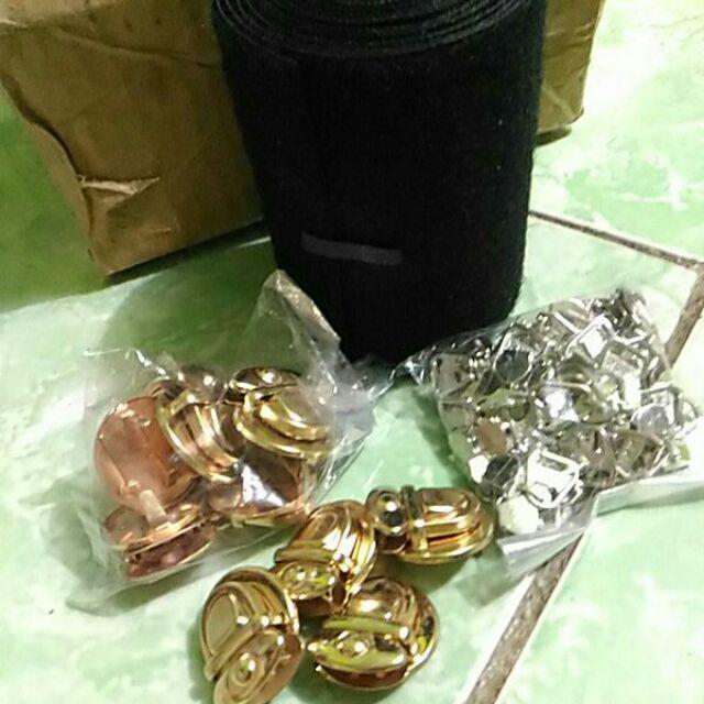 Kepala Resleting Untuk Rel Plastik No 5 Segitiga Nikel Puller Silver Hrg = Rp. 350 Minimal 100pcs