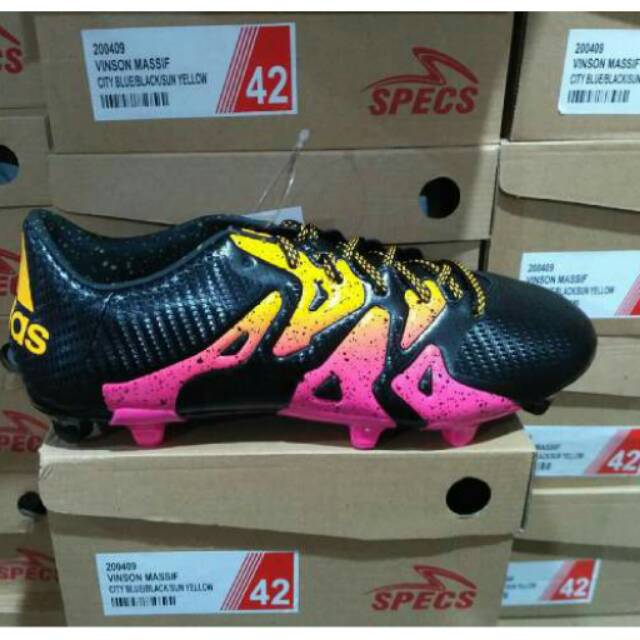 Sepatu bola adidas X15.3