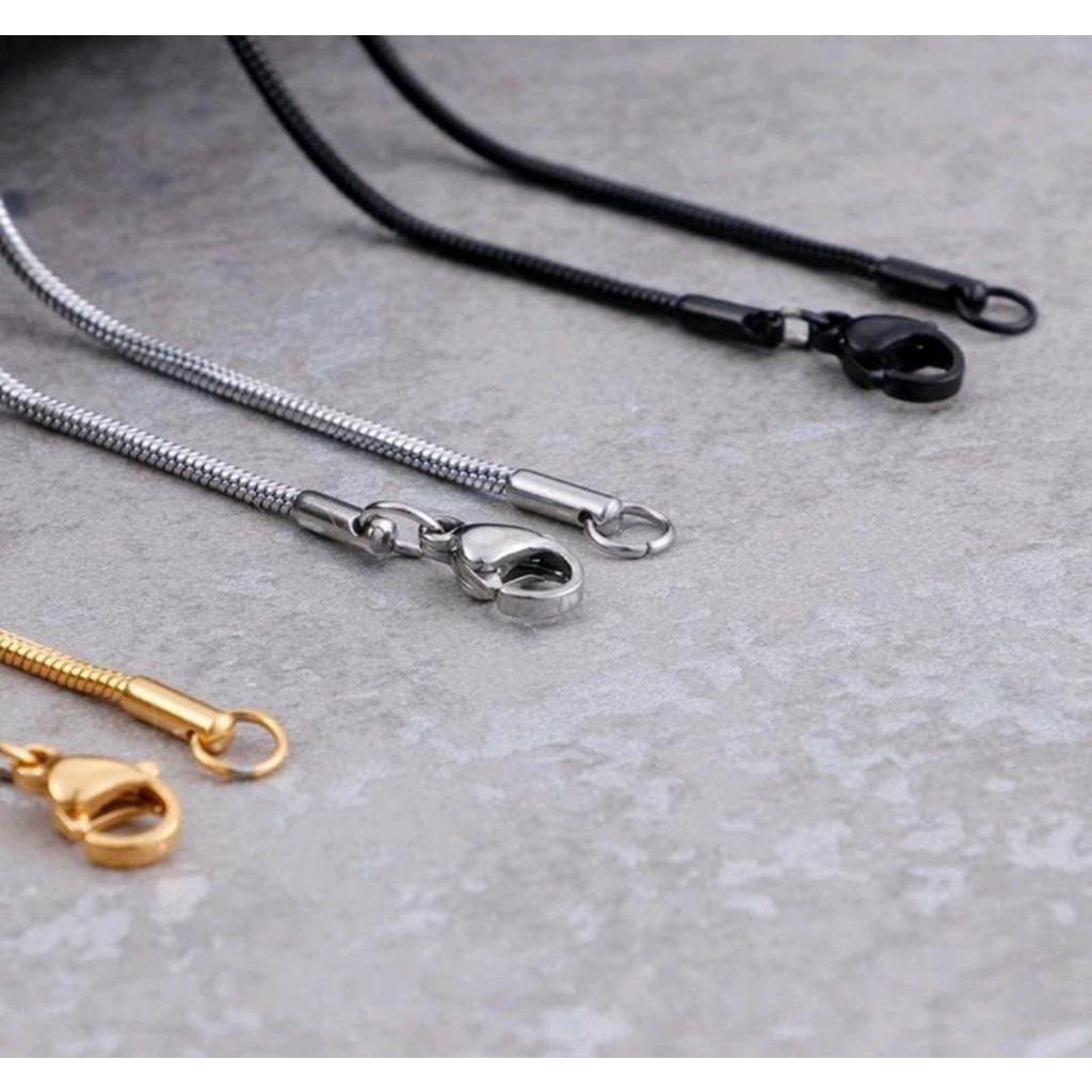 KALUNG TITANIUM PRIA DAN WANITA WARNA SILVER GOLD BLACK ANTI KARAT