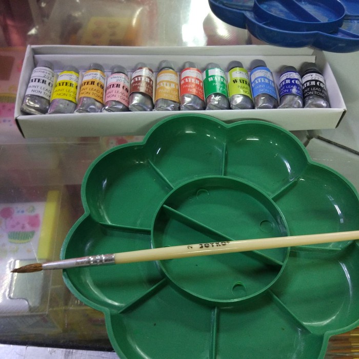 

Paket komplit Cat Air set 12 warna , piring cat dan kuas untuk anak