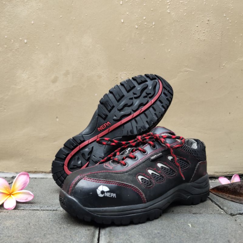 Sepatu Safety NEPA