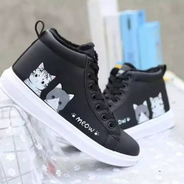 Sepatu Boots Wanita Motif Kucing