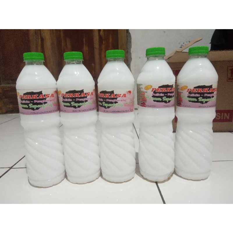 PEWANGI UNTUK NYETRIKA PAKAIAN PERKASA