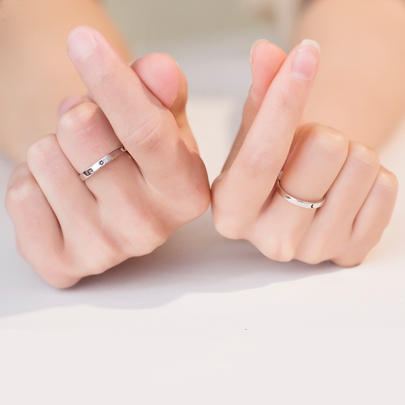 2pcs Cincin Pasangan Desain Bulan Bintang Bahan 925 Silver Untuk Pernikahan