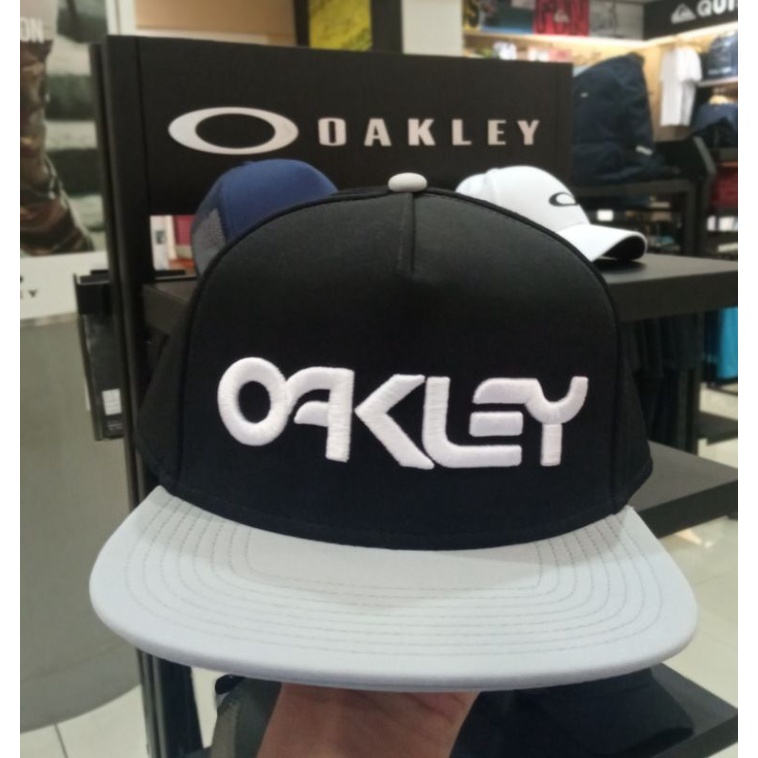 TOPI OAKLEY ORIGINAL SNAPBACK BLACK