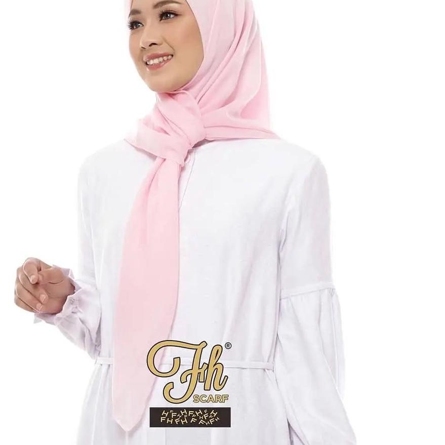 Terjangkau kerudung jiilbab / hijab segi empat bahan bella square polos jahit tepi neci  warna hijau matcha / sage green .,