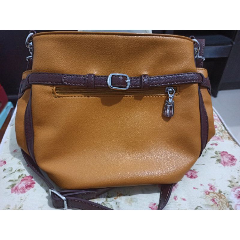 Elizabeth Elektra Sling Bag (Preloved)