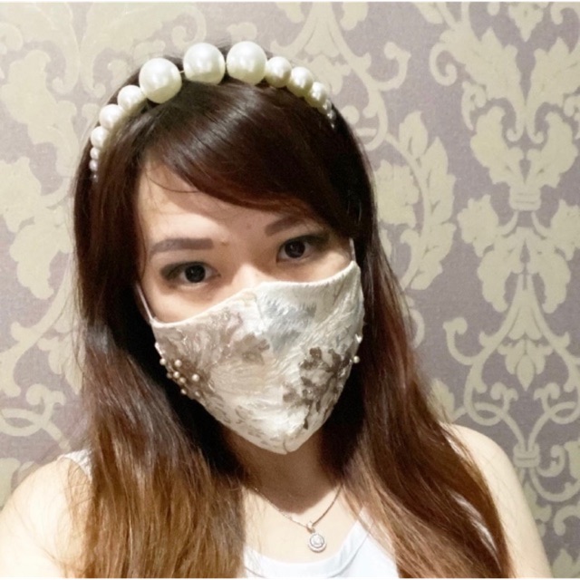 Masker Kain Jacquard warna cream gold