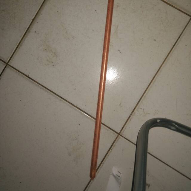 ROD GROUNDING BESI LAPIS TEMBAGA pjg 1 5 meter besi Murah ROD GROUNDING BESI LAPIS TEMBAGA pjg 1 5 meter besi Murah