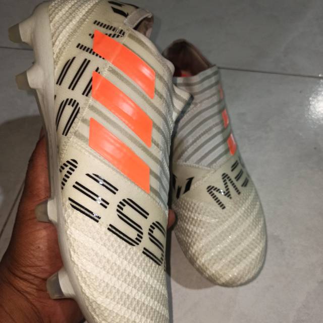 Sepatu sepak bola Adidas nemesis size 44