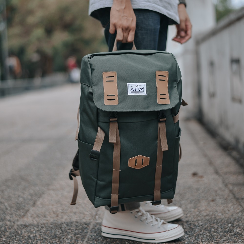 BORA OLIVE GREEN ORIGINAL x ATVA Tas Ransel Casual Hijau Pria Daily Backpack Kuliah Kampus Kerja Kantor Sekolah SMA SMK Remaja Dewasa Tas Punggung Laptop Ukuran Besar 14 Inch Bagpack Distro Jalan Traveling Premium Outdoor Travel Bag Keren Terbaru Kekinian