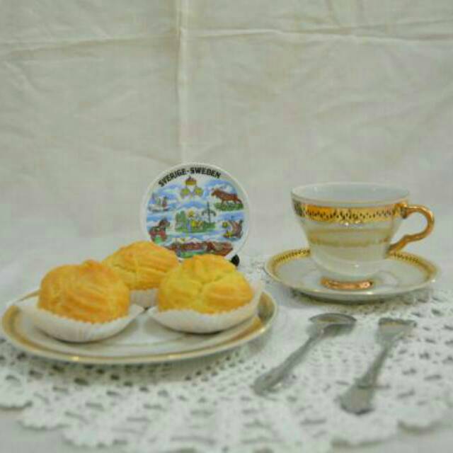 

Kue Sus / Soes / Choux (1 kotak isi 9 pcs)