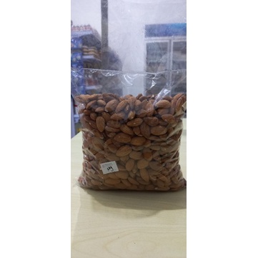 

Almond utuh 1 kg, import