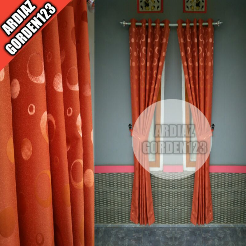 Gorden jendela minimalis motif fulkadot warna merah bata