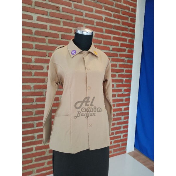 Baju pembina Putri Caterina