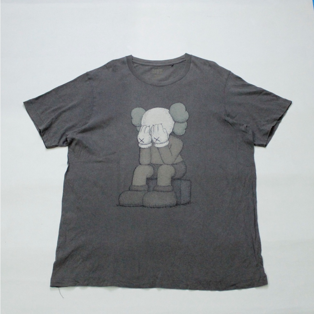 Baju Kaos Uniqlo x Kaws Second Original