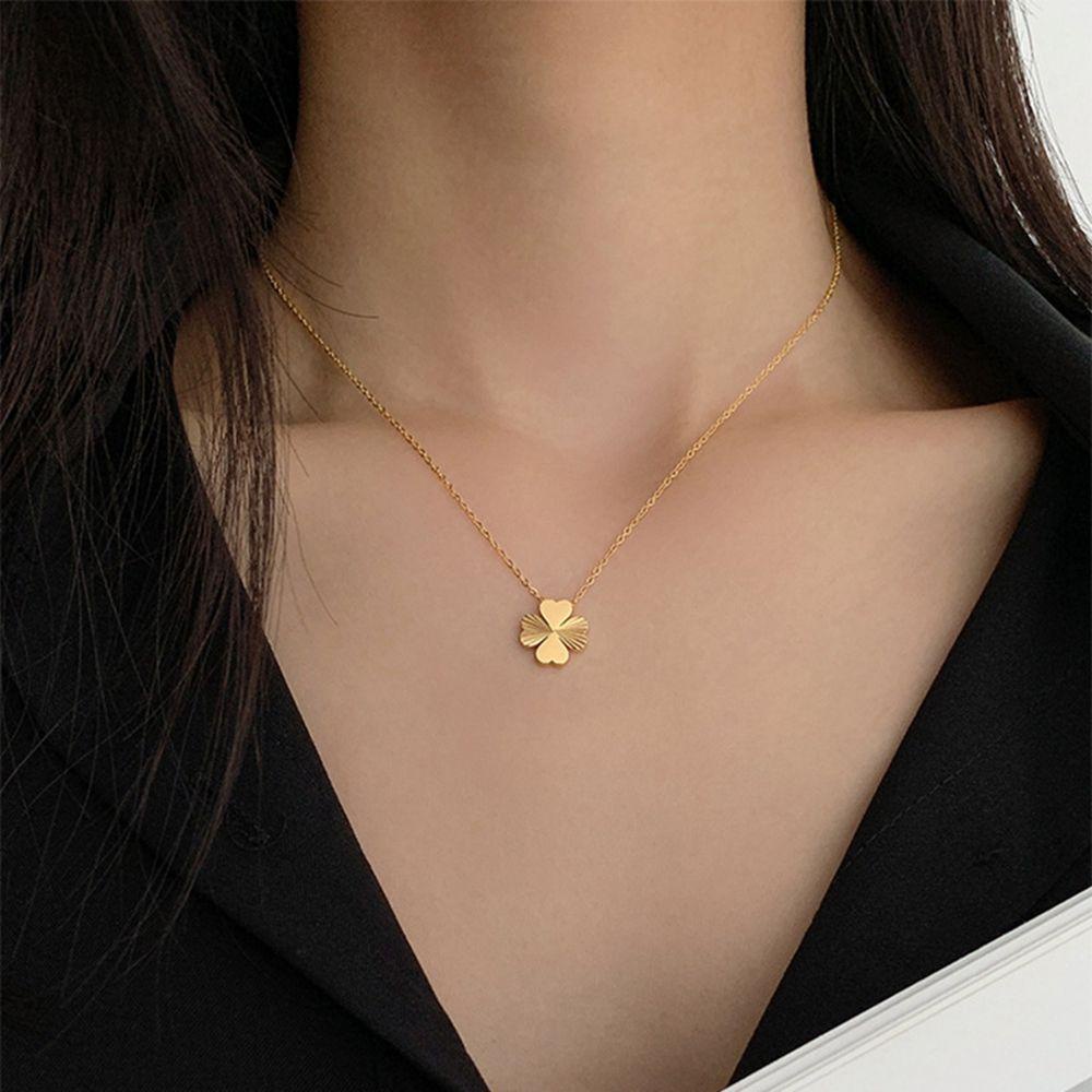 Needway Kalung Emas Temperamen Retro Klavikula Rantai Wanita Kalung Baja Titanium Liontin Hati Gaya Korea Kalung