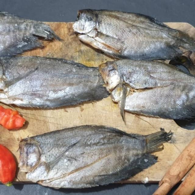 

Ikan asin sepat besar / ikan sepat asin