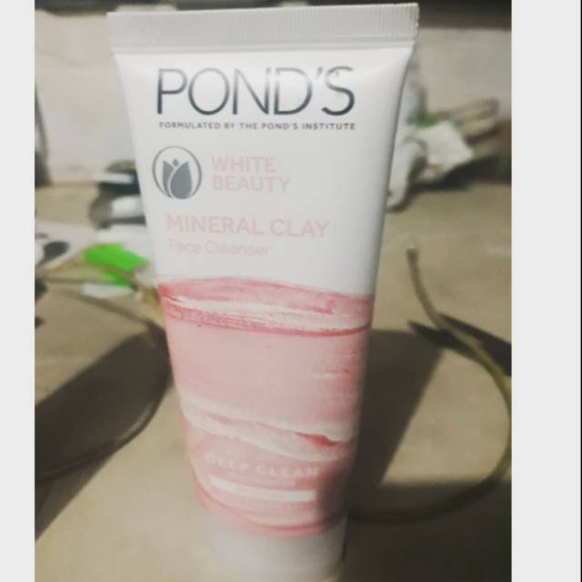 POND’S White Beauty Mineral Clay Foam 90 g