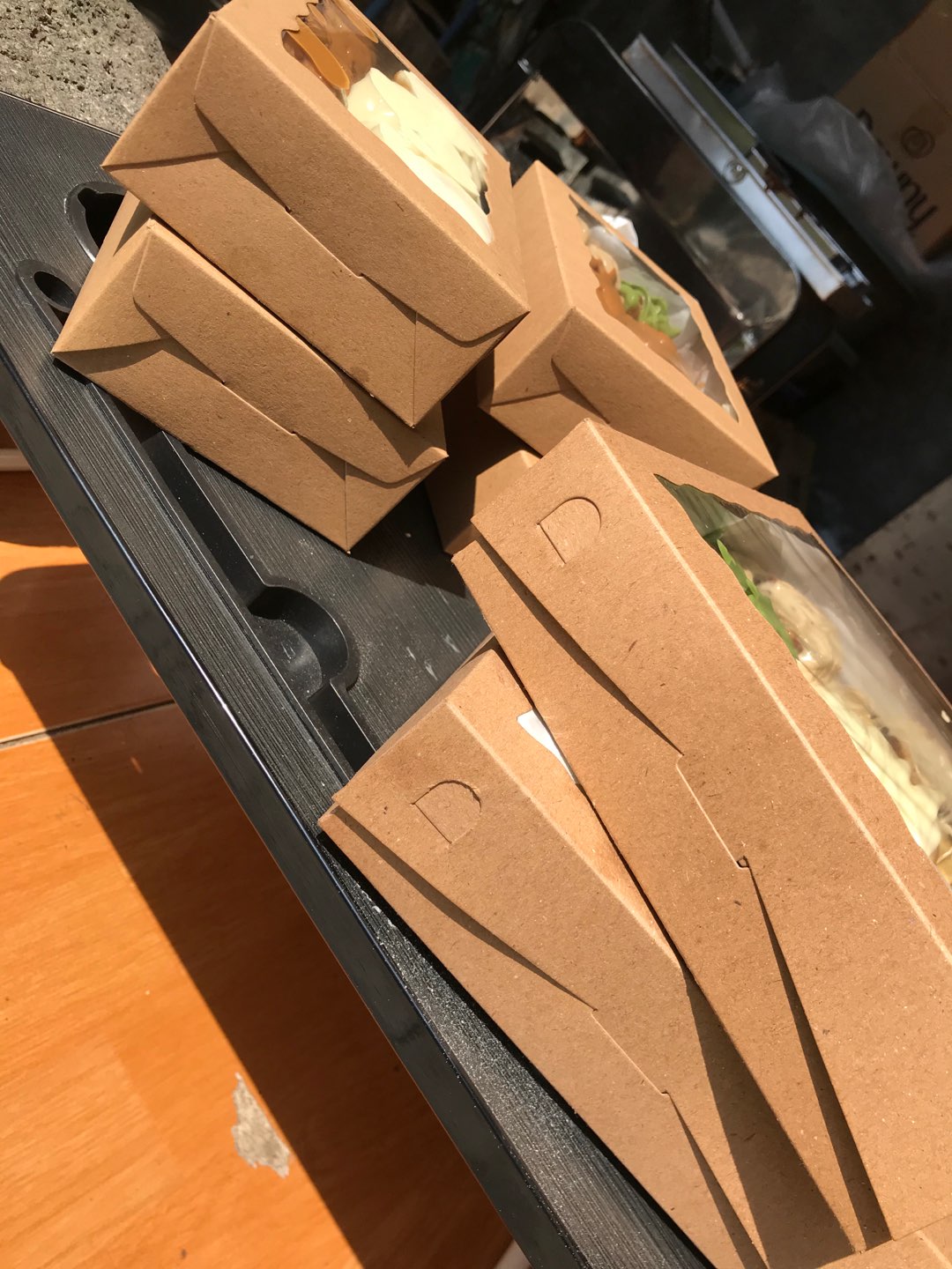 Dus Brownies/kue Kraft Laminasi Lubang Full Bukaan Depan  Uk. 16x11x5 Cm